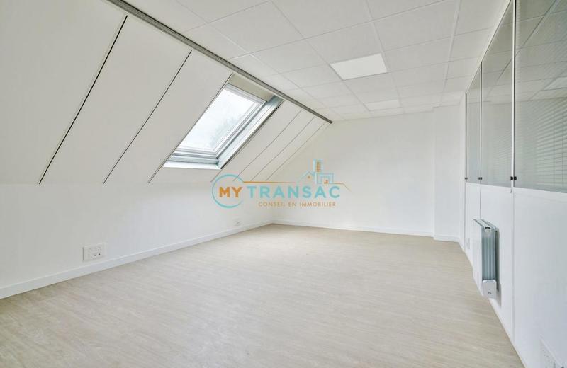 Local d'activité / Entrepôt - 222 m²