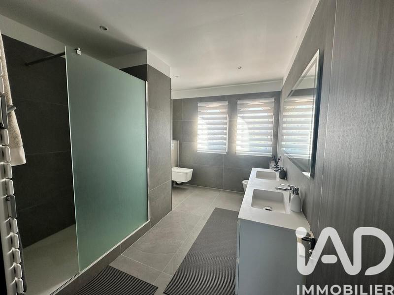 Maison - 328 m² - 6 pièces