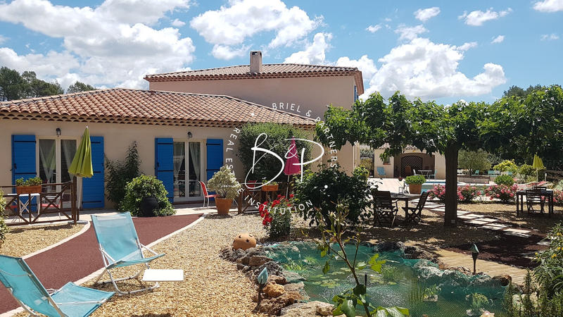 Maison - 267 m² - 10 pièces