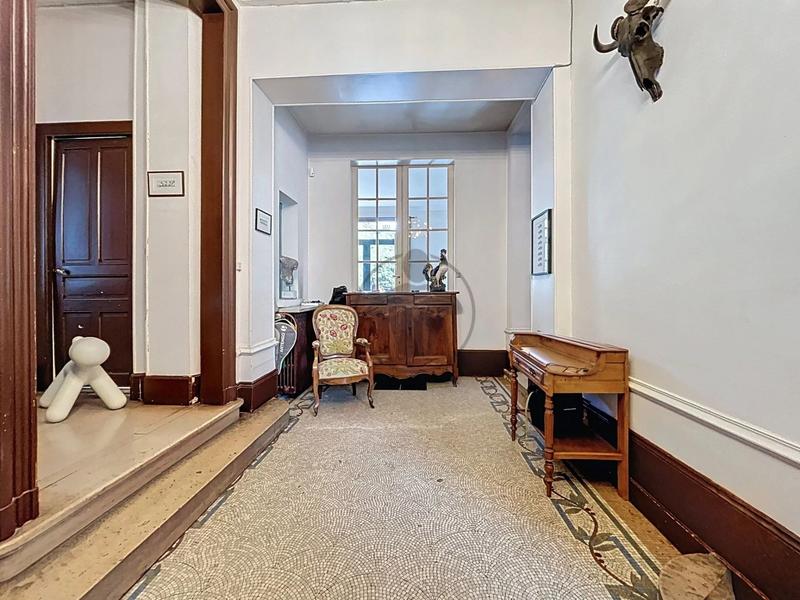 Maison - 328 m² - 8 pièces