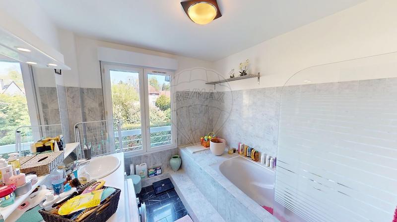 Appartement - 93 m² - 4 pièces