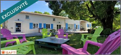 Villa - 284 m² - 9 pièces