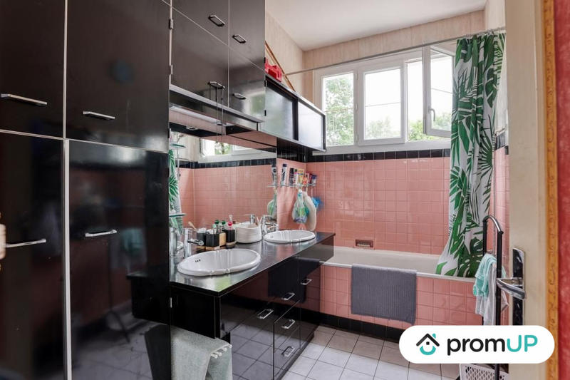 Maison traditionnelle - 210 m² - 6 pièces