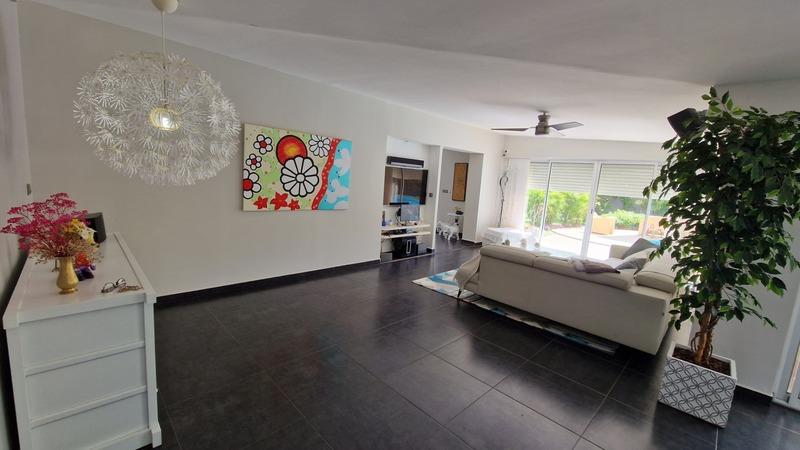 Villa - 236 m² - 6 pièces