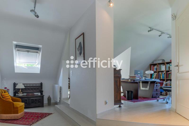 Maison - 232 m² - 11 pièces