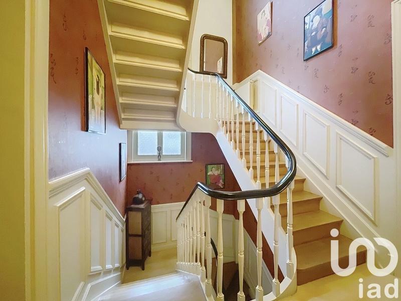 Maison - 239 m² - 9 pièces