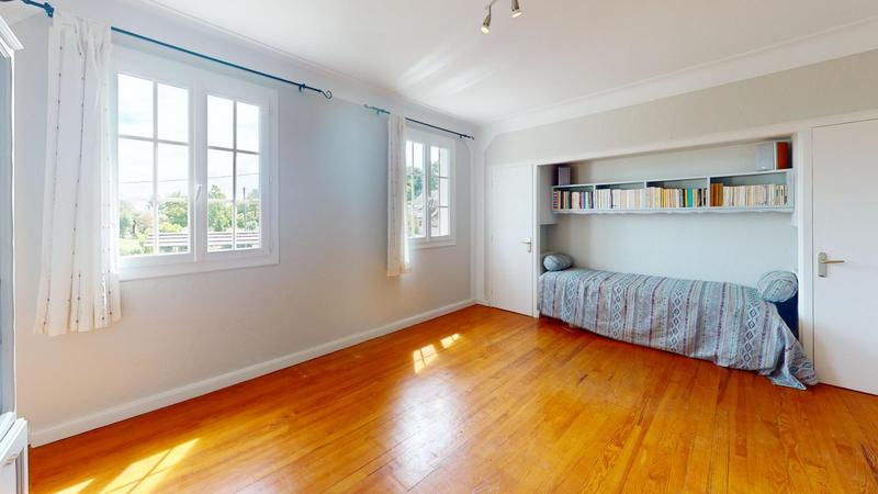 Maison - 198 m² - 7 pièces