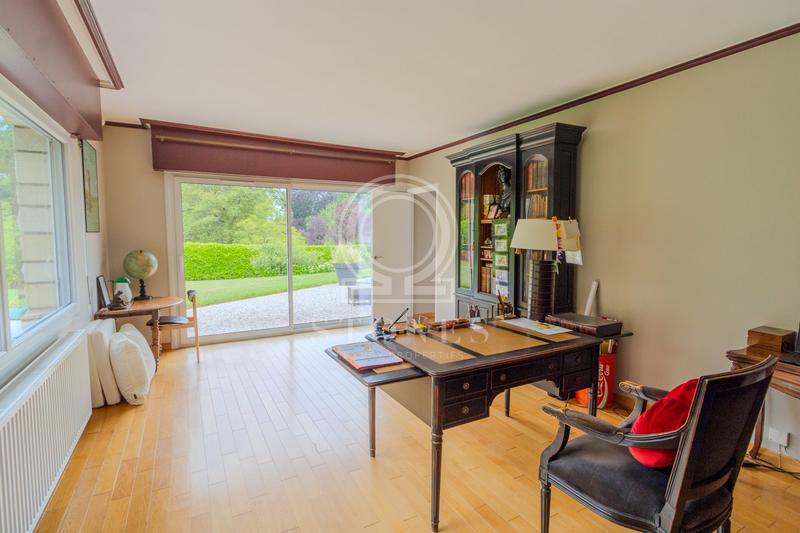 Maison contemporaine - 212 m² - 6 pièces