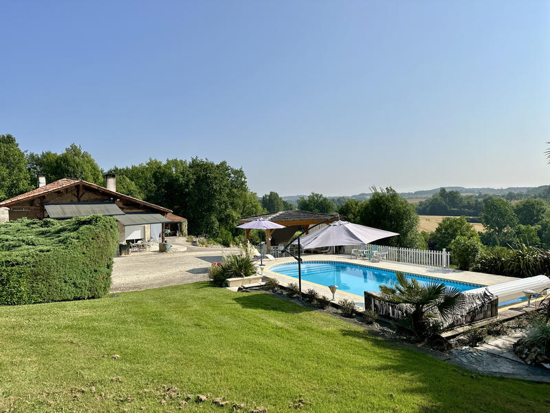 Maison - 213 m² - 7 pièces