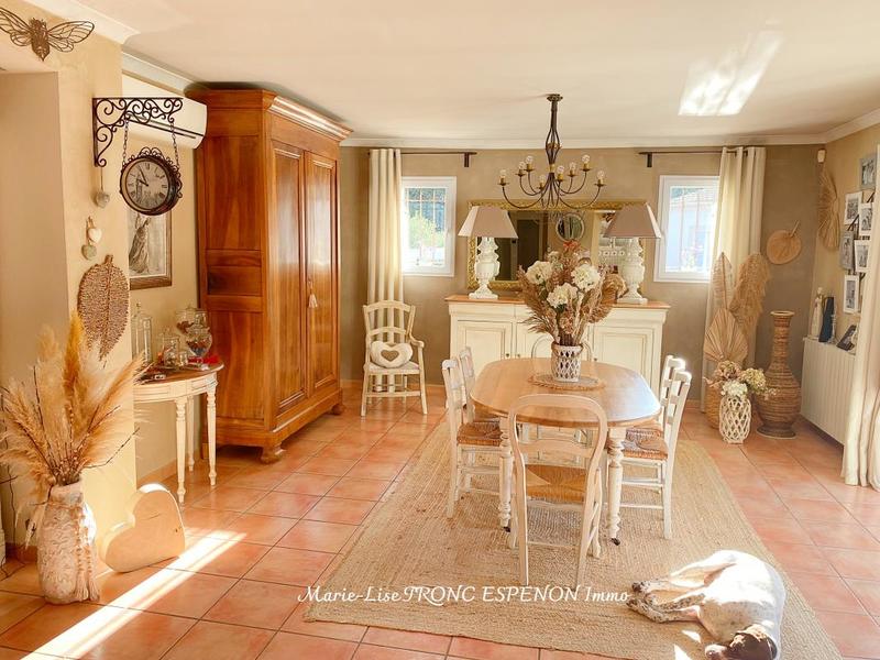 Maison - 210 m² - 8 pièces