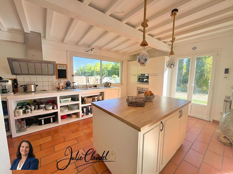 Maison - 274 m² - 9 pièces