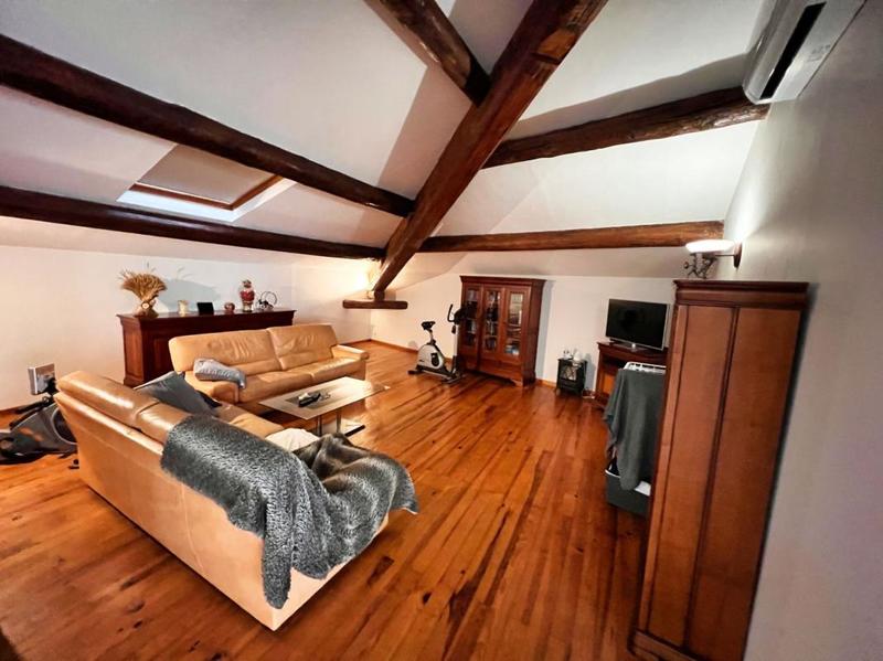 Maison - 213 m² - 6 pièces