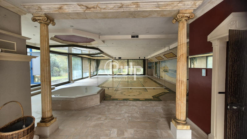 Maison de maîtres - 407 m² - 10 pièces