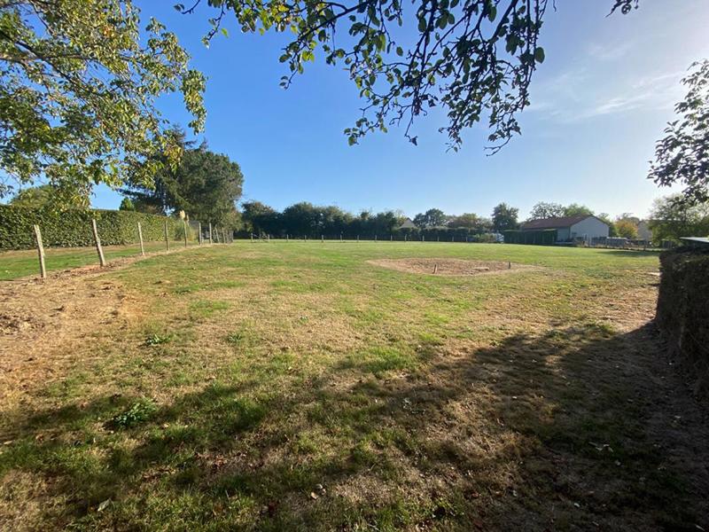 Terrain constructible - 3 600 m²