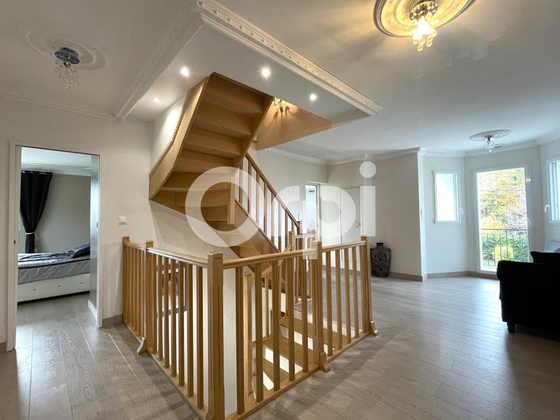 Maison - 265 m² - 7 pièces