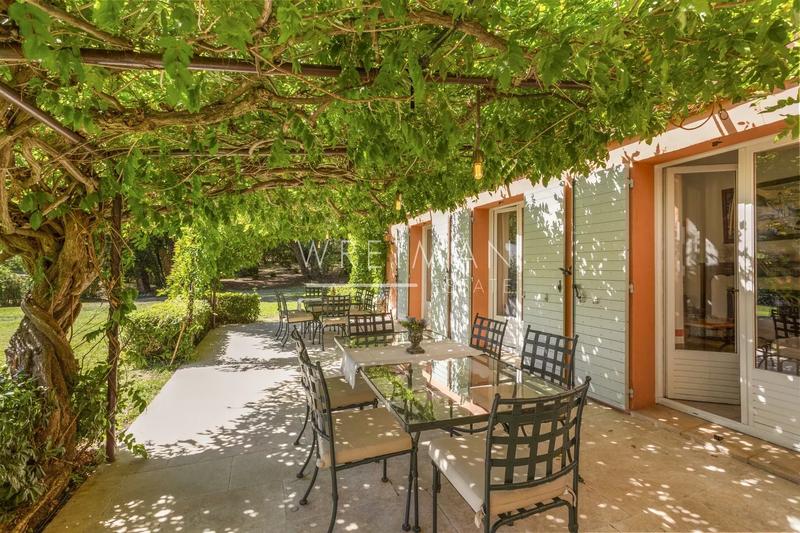 Maison - 237 m² - 8 pièces