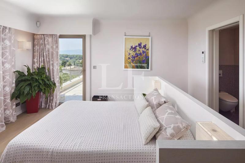 Propriété - 956 m² - 18 pièces