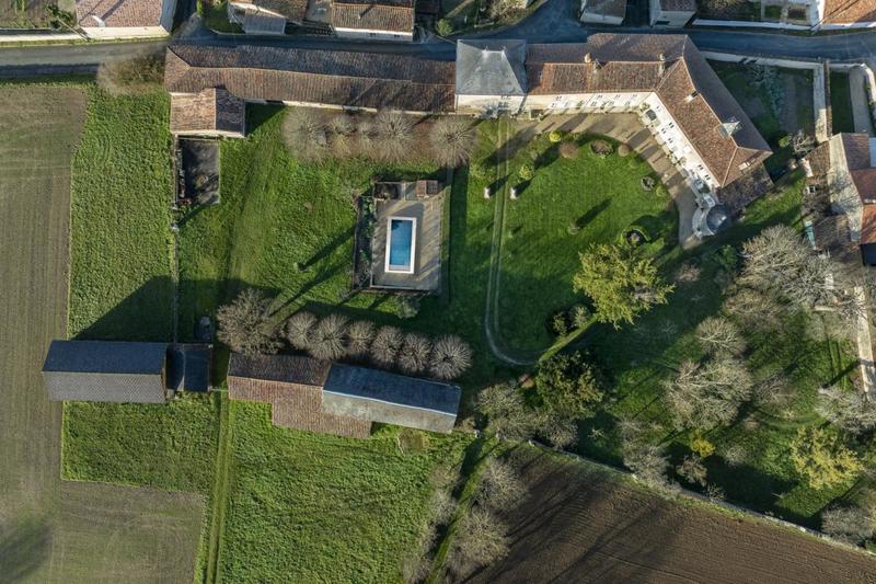 Maison - 625 m² - 13 pièces