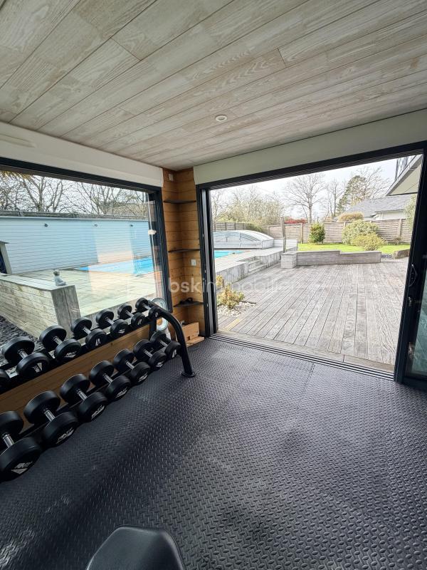 Maison - 270 m² - 10 pièces