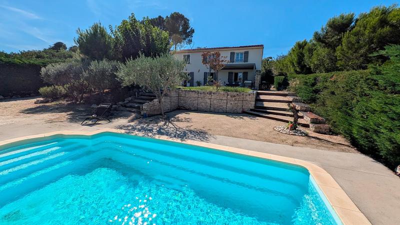 Maison traditionnelle - 184 m² - 8 pièces