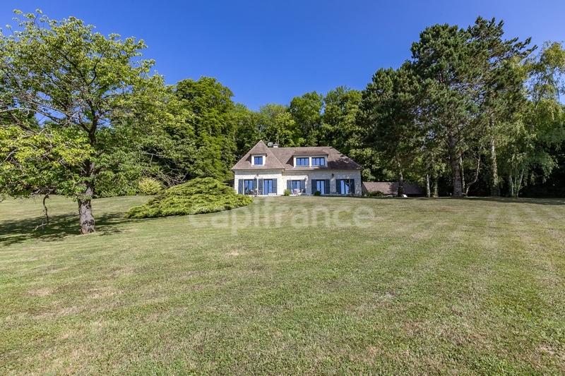 Maison - 220 m² - 6 pièces