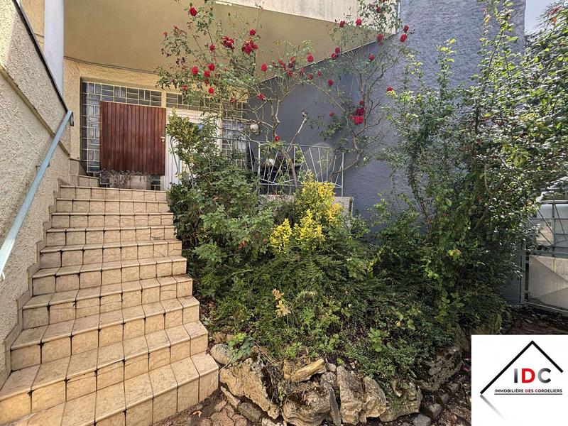 Maison - 418 m² - 10 pièces