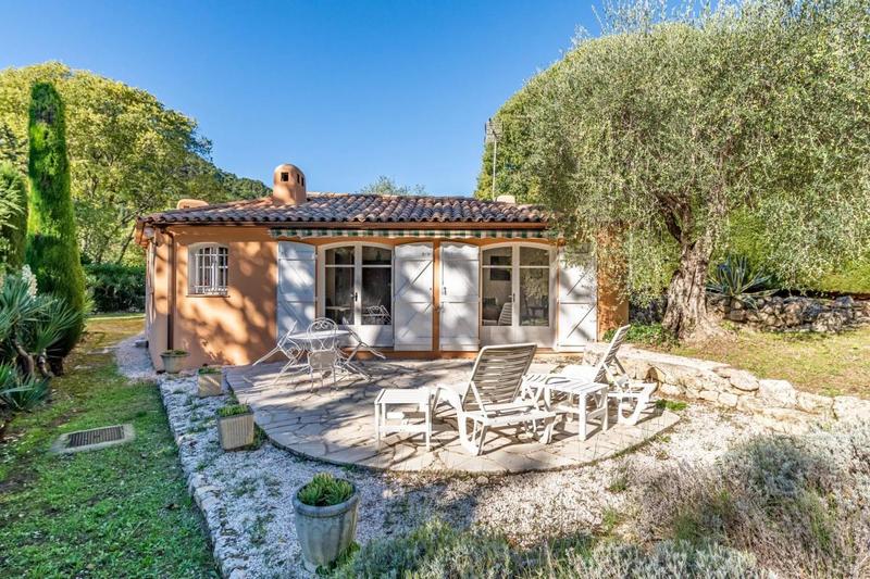 Propriété - 310 m² - 6 pièces