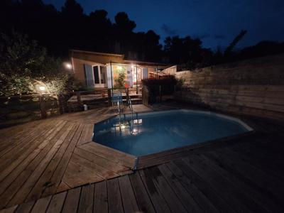 Maison - 220 m² - 8 pièces