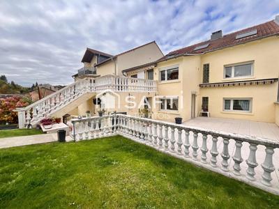 Maison - 215 m² - 12 pièces