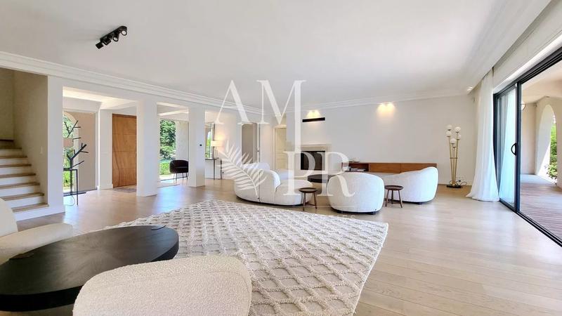 Villa - 253 m² - 6 pièces