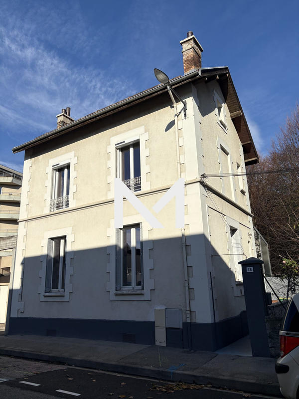 Appartement - 90 m² - 5 pièces