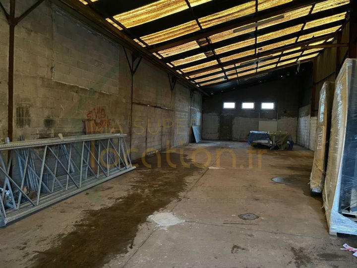 Parking / Garage - 210 m²