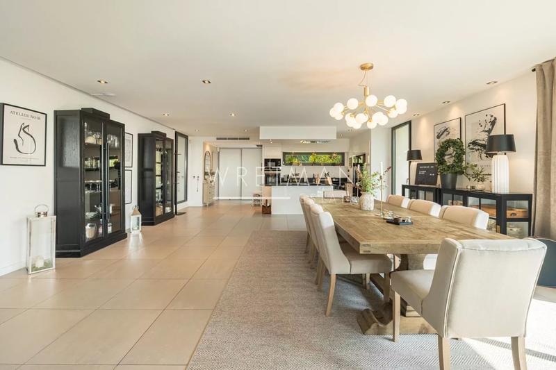 Villa - 242 m² - 6 pièces