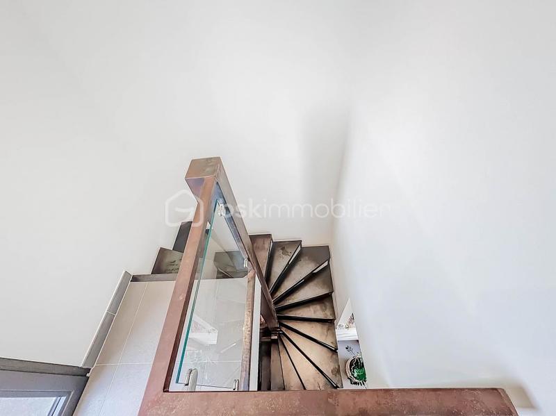 Villa - 100 m² - 5 pièces