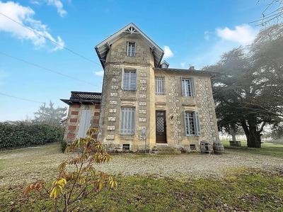 Maison - 219 m² - 8 pièces