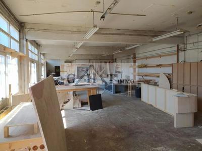 Entrepôt - 2 150 m²