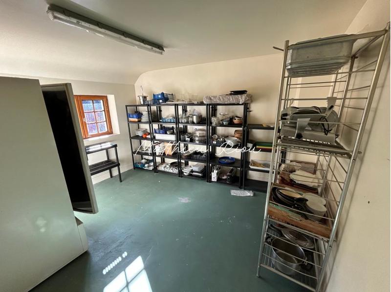 Bureau - 308 m² - 6 pièces