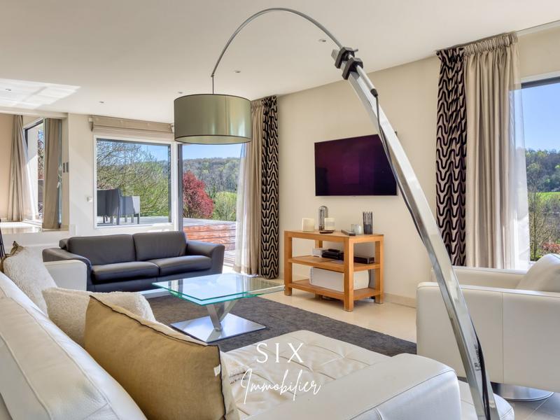 Maison - 270 m² - 9 pièces