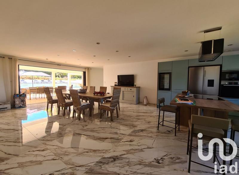 Maison - 250 m² - 7 pièces