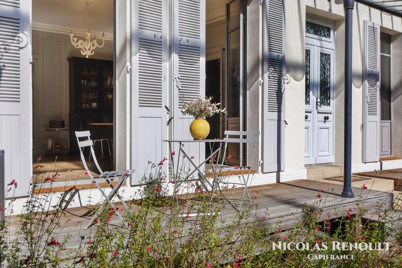 Maison - 250 m² - 8 pièces