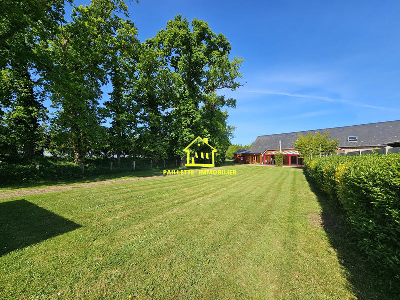 Maison - 1 000 m² - 30 pièces