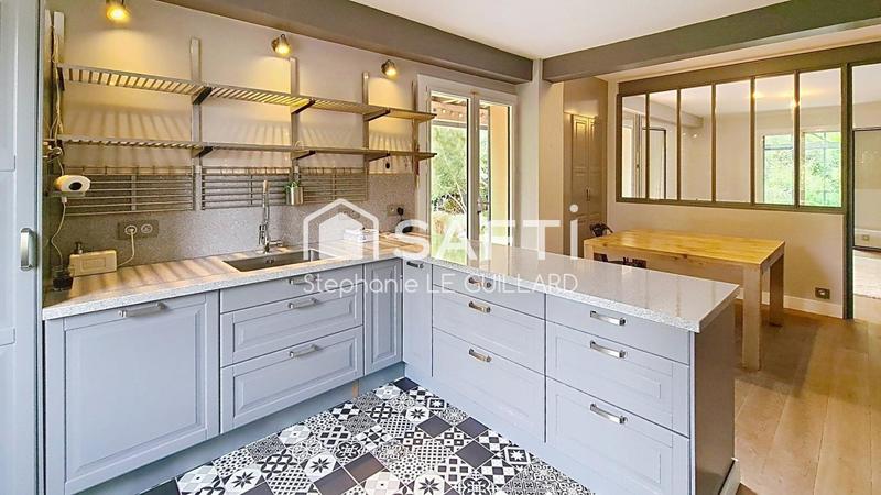 Villa - 348 m² - 6 pièces