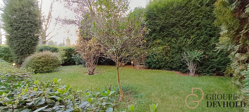 Maison - 1 325 m² - 15 pièces