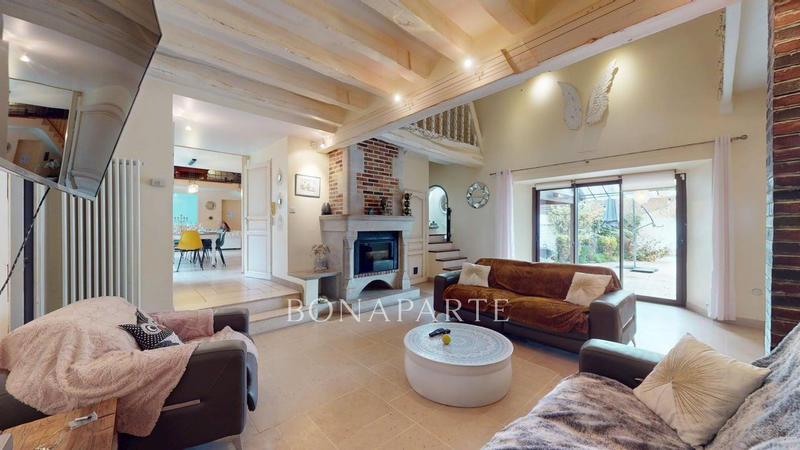 Maison - 367 m² - 16 pièces