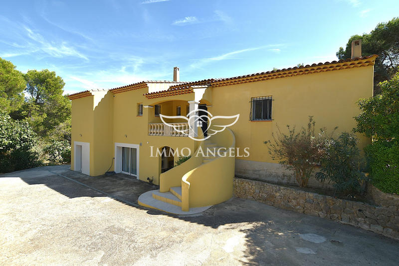 Villa - 206 m² - 9 pièces