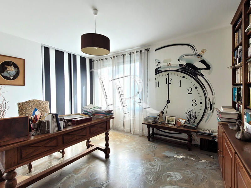 Appartement - 242 m² - 6 pièces