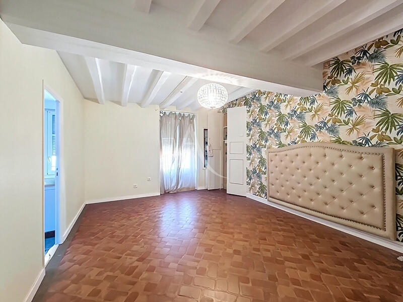 Maison - 430 m² - 8 pièces