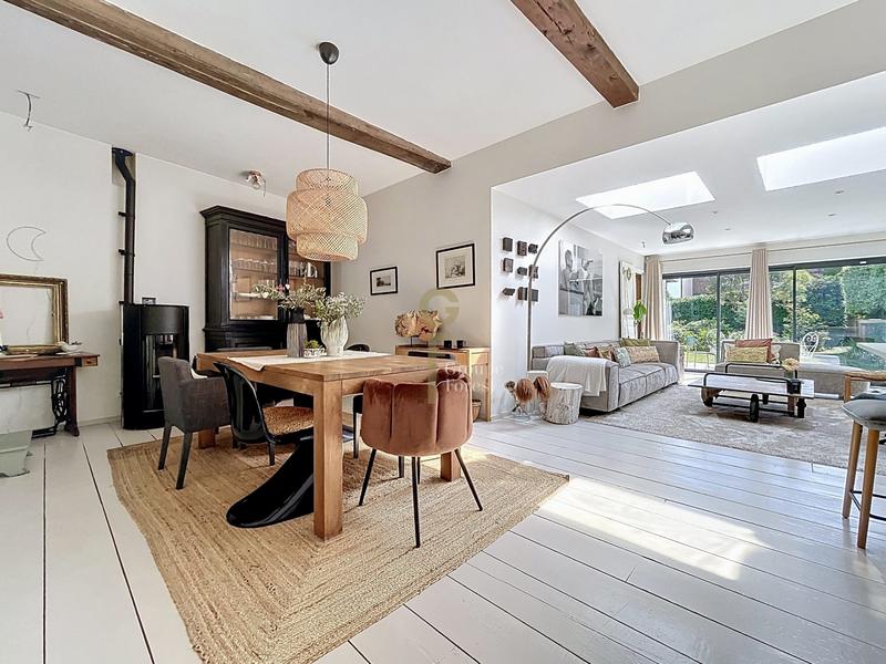 Maison - 184 m² - 8 pièces