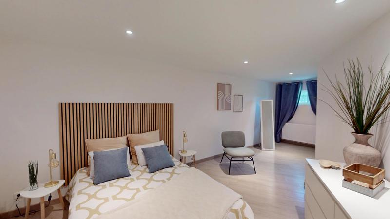 Maison traditionnelle - 276 m² - 8 pièces