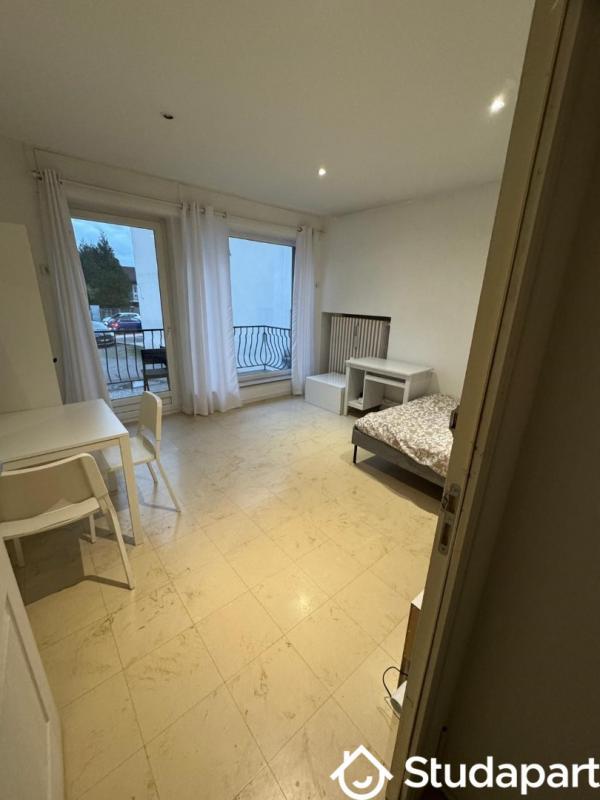 Chambre - 9 m² - 1 pièce